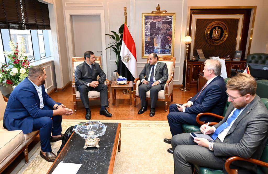 وزير التجارة والصناعة يستقبل اولج كوربشينكو