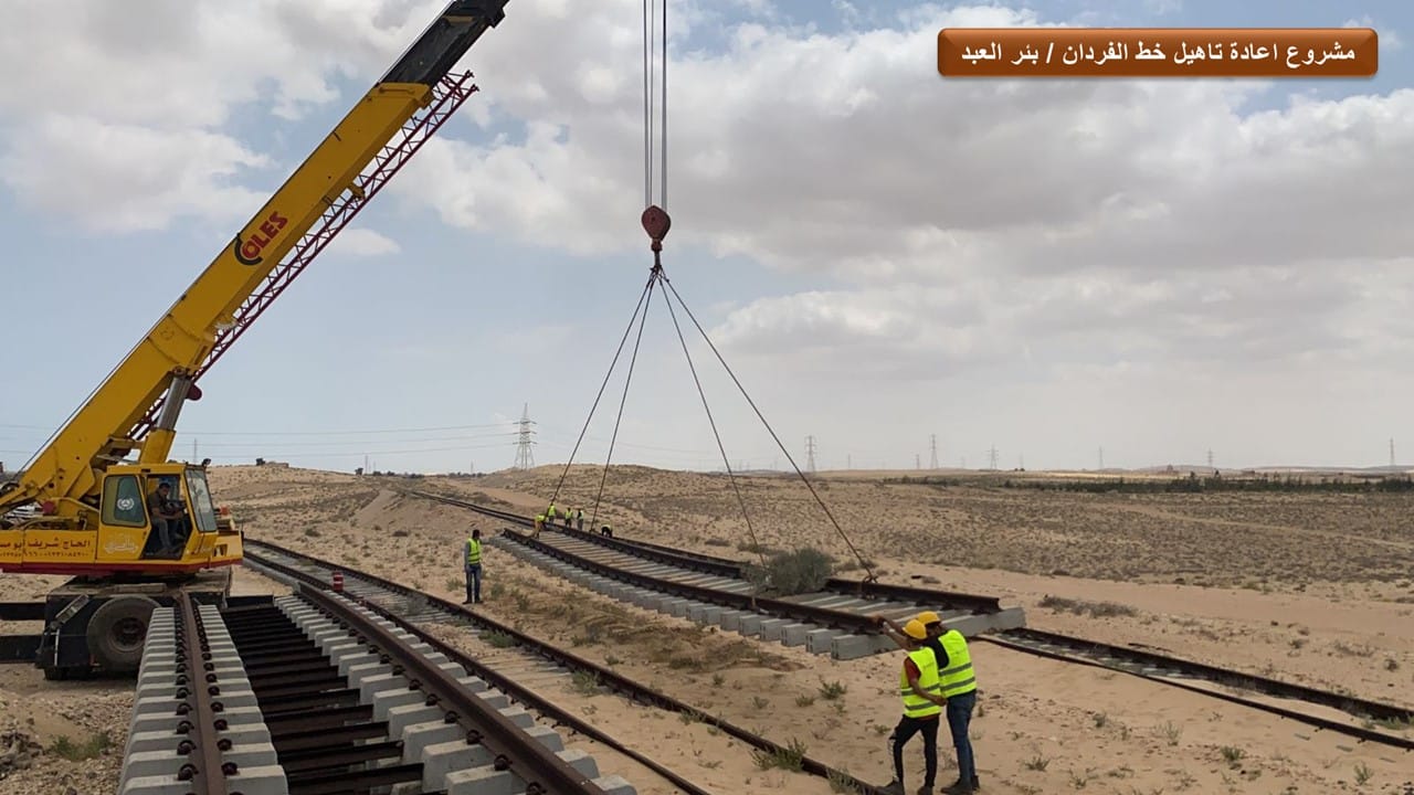 وزير النقل يتفقد مشروع إعادة تأهيل وتطوير خط السكة الحديد