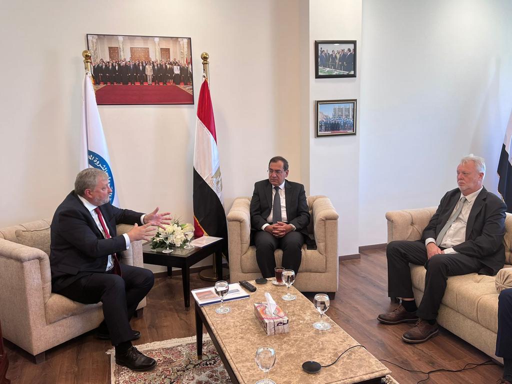 وزير البترول يجتمع مع وفد شركة ترانس جلوب الكندية