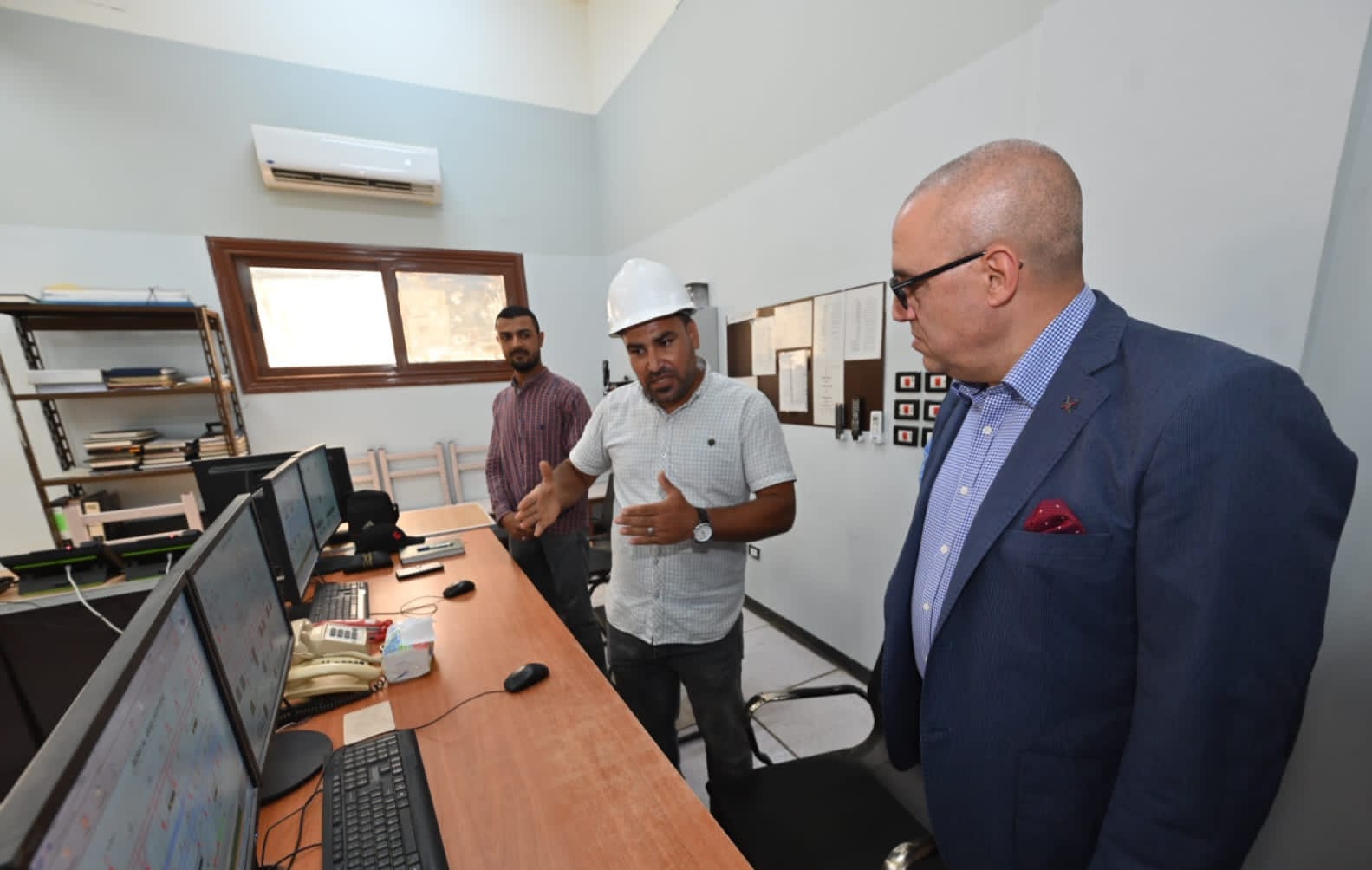 وزير الإسكان يتفقد محطة المحولات الكهربائية وأعمال تطوير ورفع كفاءة الطرق بمدينة برج العرب الجديدة