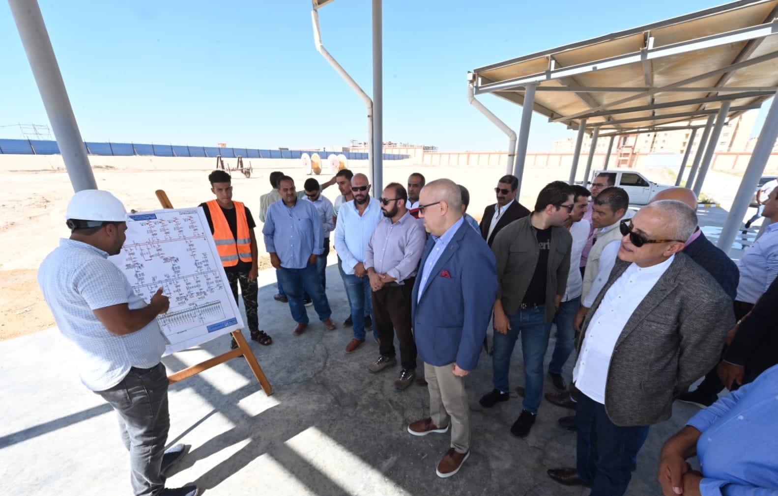 وزير الإسكان يتفقد محطة المحولات الكهربائية وأعمال تطوير ورفع كفاءة الطرق بمدينة برج العرب الجديدة