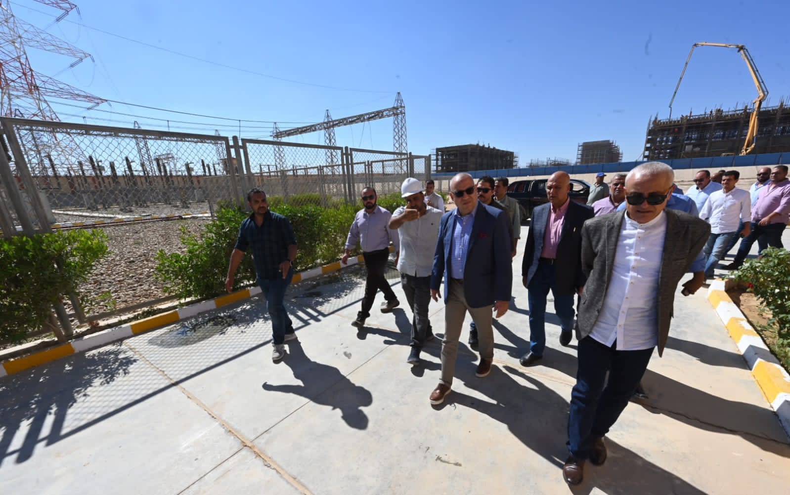 وزير الإسكان يتفقد محطة المحولات الكهربائية وأعمال تطوير ورفع كفاءة الطرق بمدينة برج العرب الجديدة