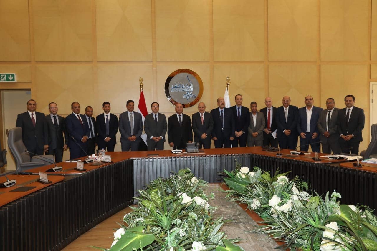 وزير النقل يوقع عقد إنشاء الميناء الجاف والمركز اللوجيستى