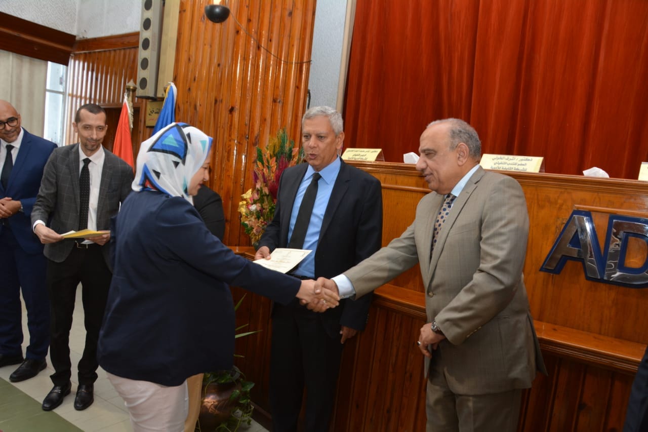 وزير قطاع الأعمال يفتتح مشروع تطوير بشركة
