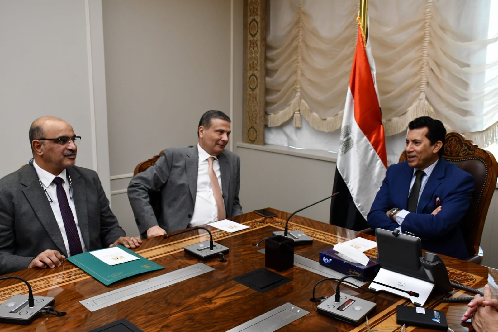 وزير الشباب والرياضة يلتقي رئيس البنك الزراعي