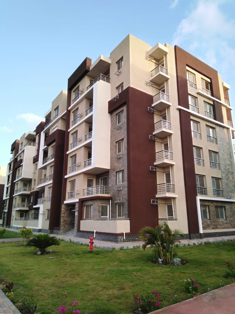 بدء تسليم وحدات سكنية بمشروعي الإسكان المتميز ودار مصر بمدينة دمياط الجديدة