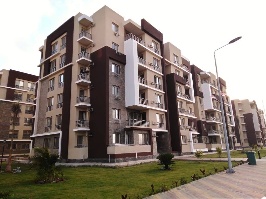 بدء تسليم وحدات سكنية بمشروعي الإسكان المتميز ودار مصر بمدينة دمياط الجديدة