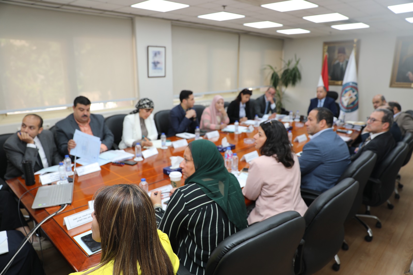 اجتماع وزير المالية مع اللجنة العليا للاستعداد لاجتماعات البنك الآسيوي