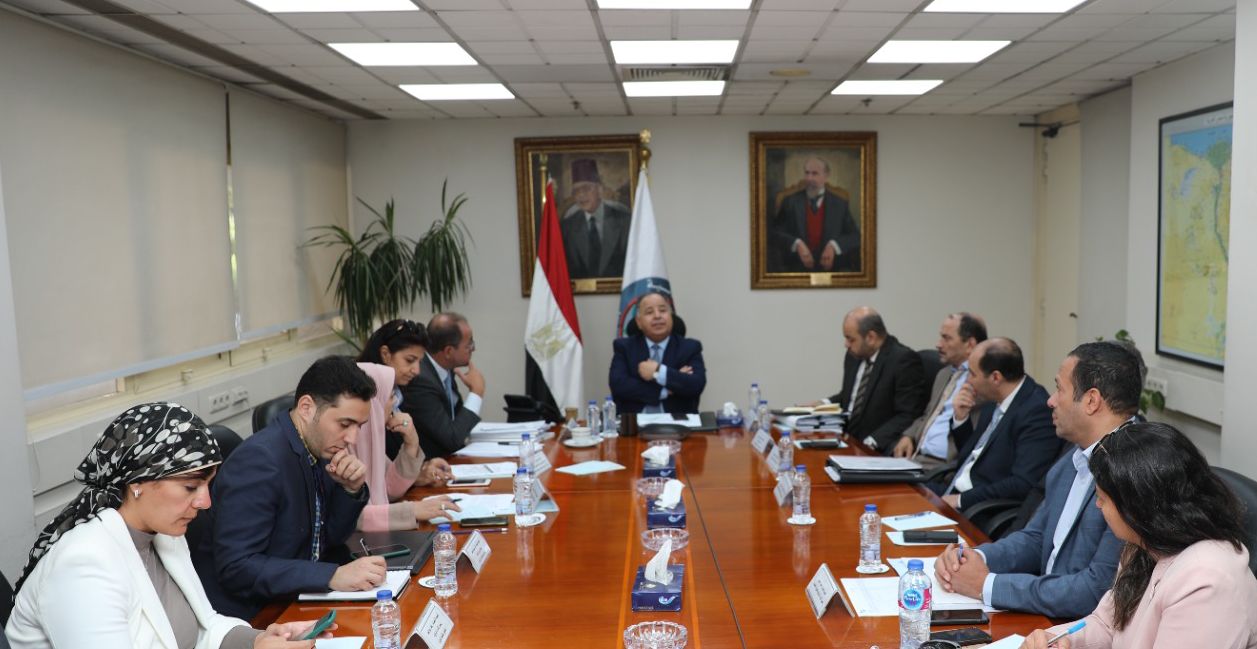 اجتماع وزير المالية مع اللجنة العليا للاستعداد لاجتماعات البنك الآسيوي