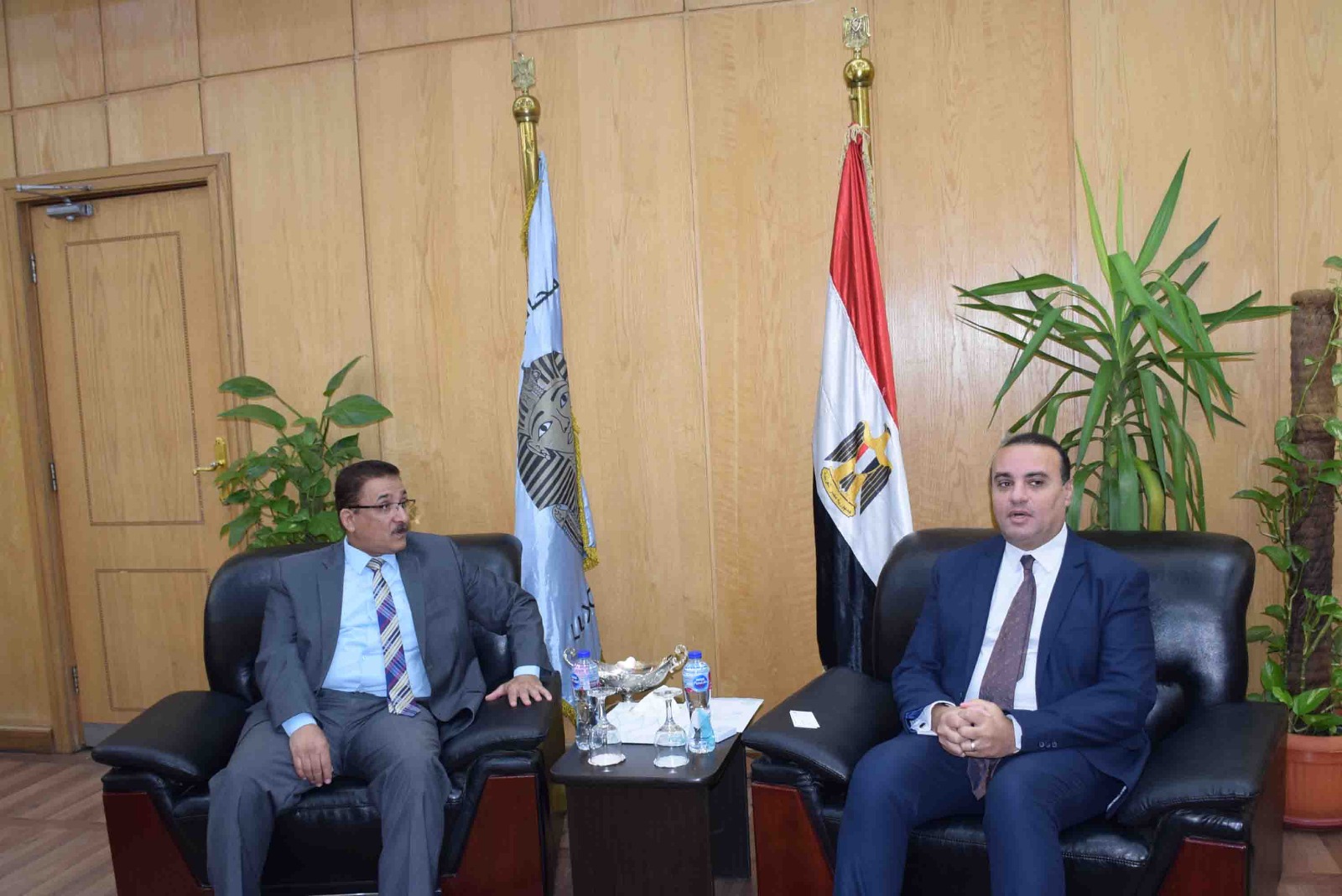 نائب محافظ الأقصر يستقبل وفداً من بنك القاهرة