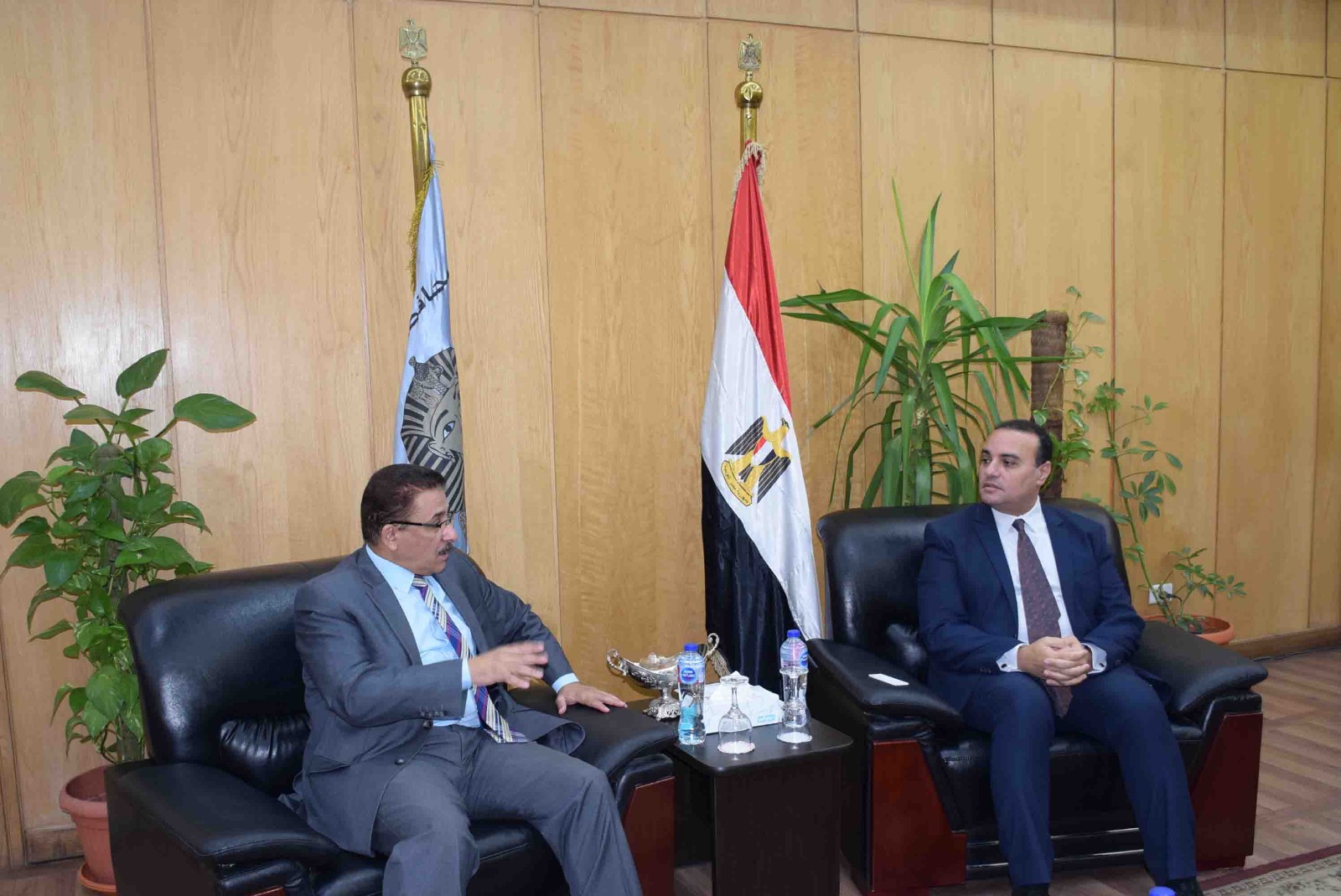 نائب محافظ الأقصر يستقبل وفداً من بنك القاهرة