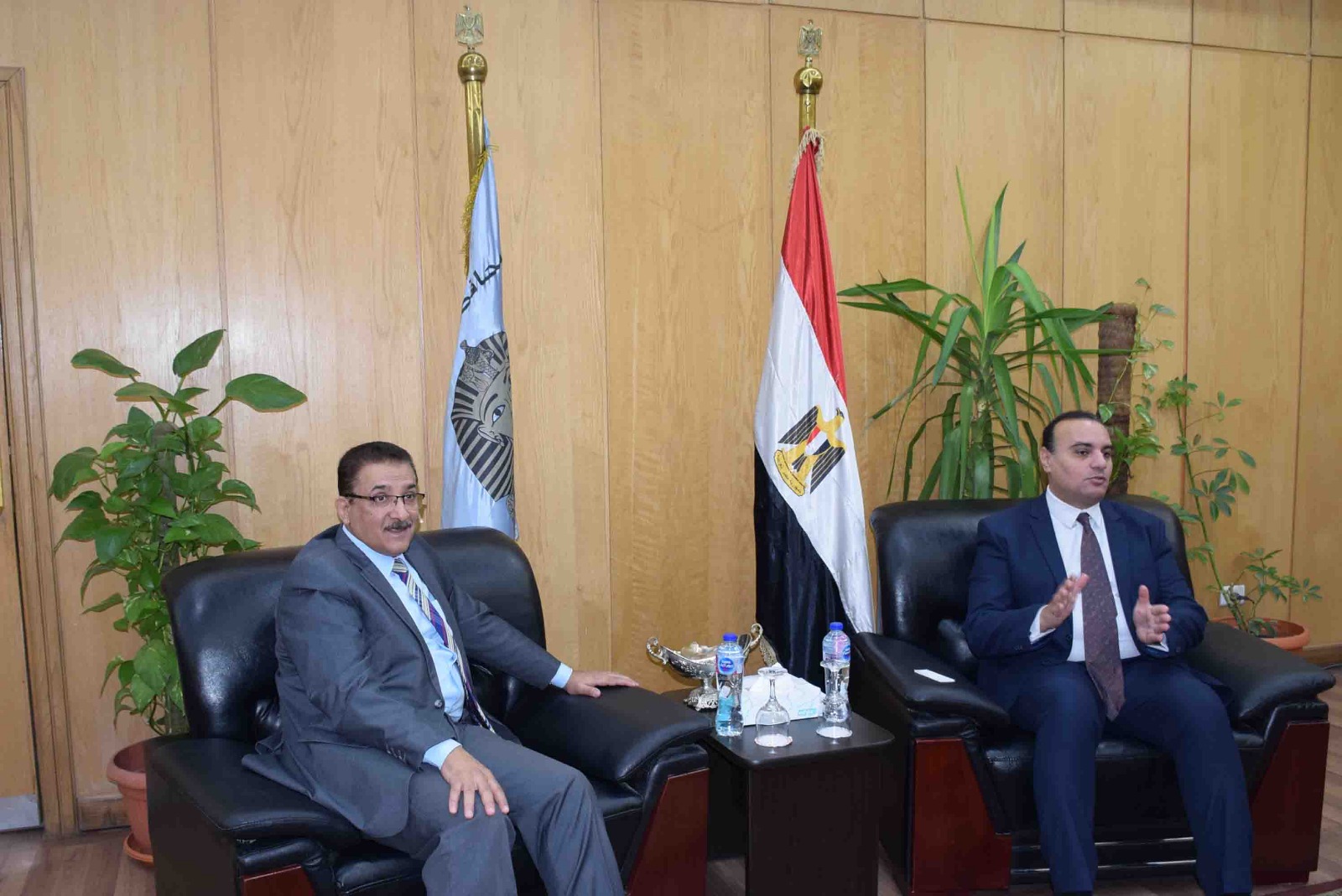 نائب محافظ الأقصر يستقبل وفداً من بنك القاهرة