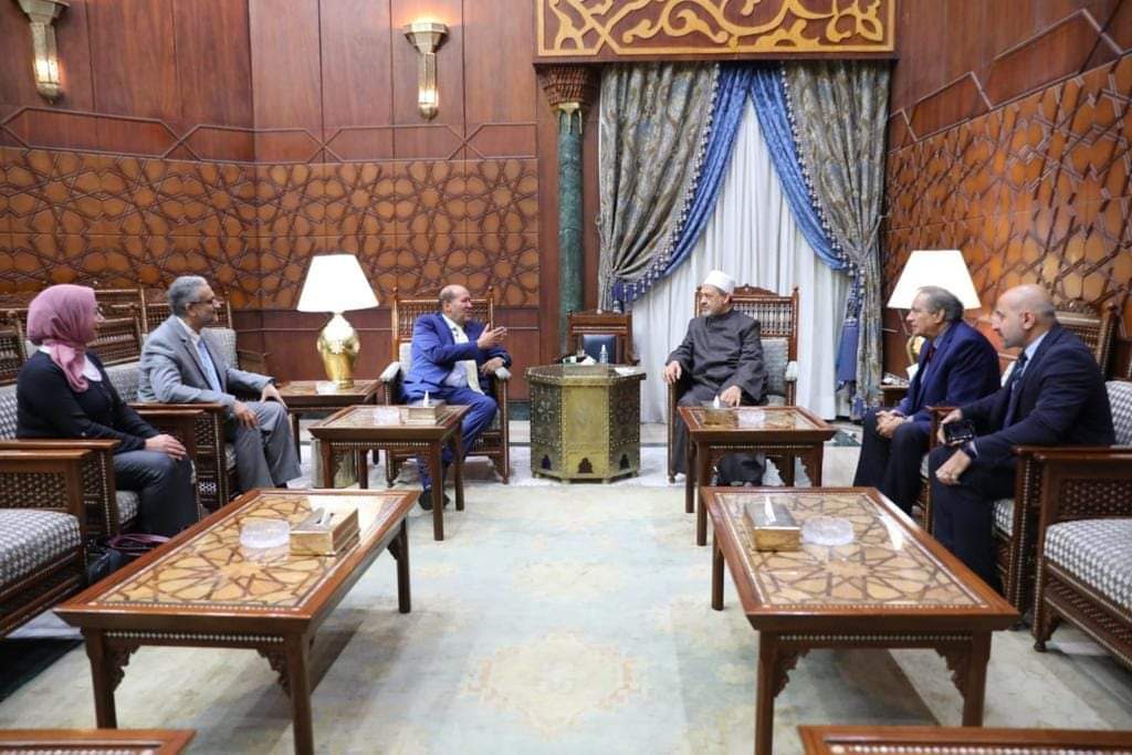 السفير هشام بدر في اجتماع مع فضيلة الإمام الأكبر