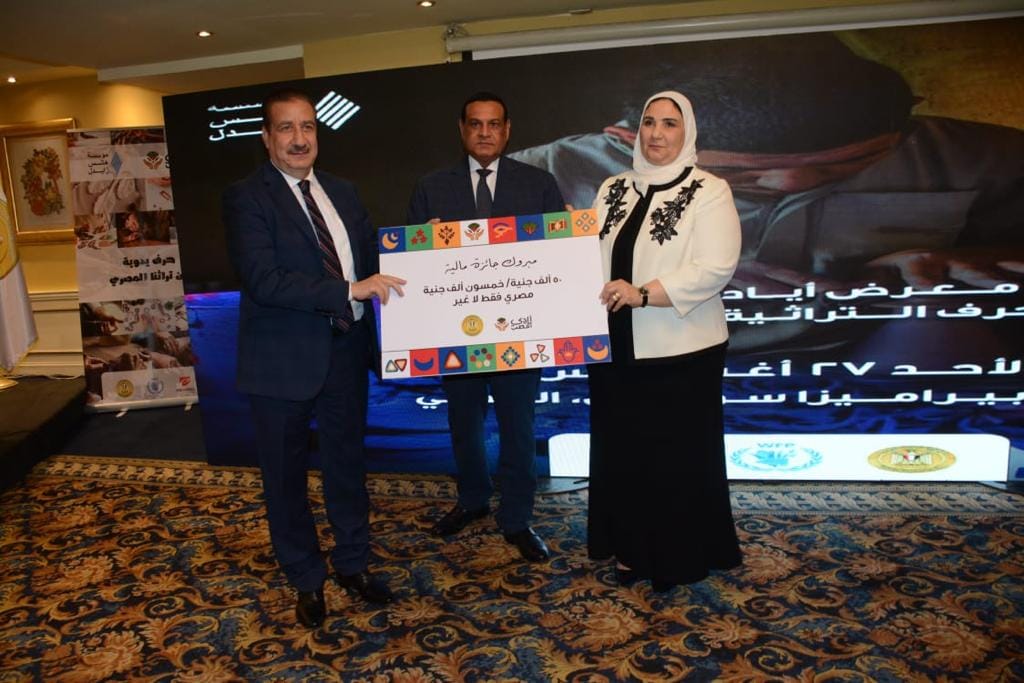 وزيرا التنمية المحلية والتضامن الاجتماعي يفتتحان معرض �أيادي مصر� للحرف اليدوية والتراثية