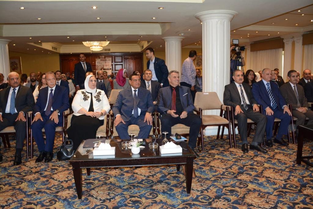 وزيرا التنمية المحلية والتضامن الاجتماعي يفتتحان معرض �أيادي مصر� للحرف اليدوية والتراثية