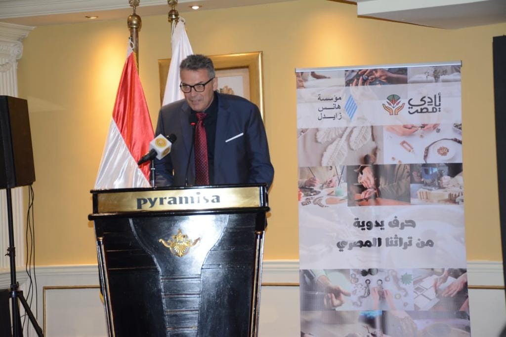 وزيرا التنمية المحلية والتضامن الاجتماعي يفتتحان معرض �أيادي مصر� للحرف اليدوية والتراثية