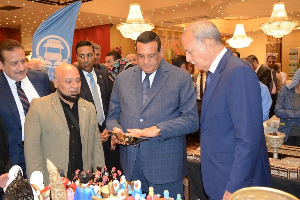 وزيرا التنمية المحلية والتضامن الاجتماعي يفتتحان معرض �أيادي مصر� للحرف اليدوية والتراثية