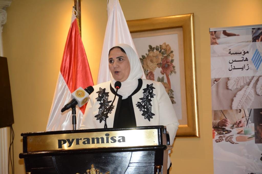 وزيرا التنمية المحلية والتضامن الاجتماعي يفتتحان معرض �أيادي مصر� للحرف اليدوية والتراثية