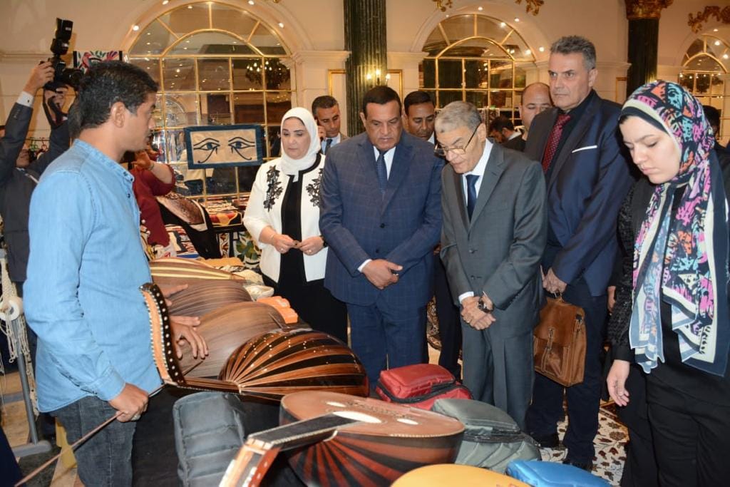 وزيرا التنمية المحلية والتضامن الاجتماعي يفتتحان معرض �أيادي مصر� للحرف اليدوية والتراثية