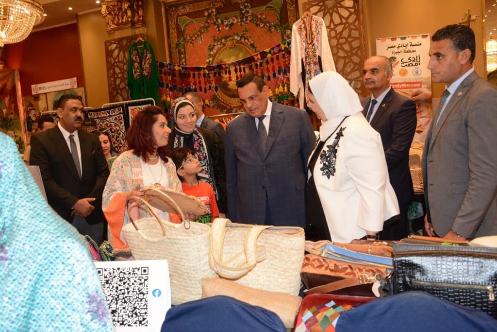 وزيرا التنمية المحلية والتضامن الاجتماعي يفتتحان معرض �أيادي مصر� للحرف اليدوية والتراثية