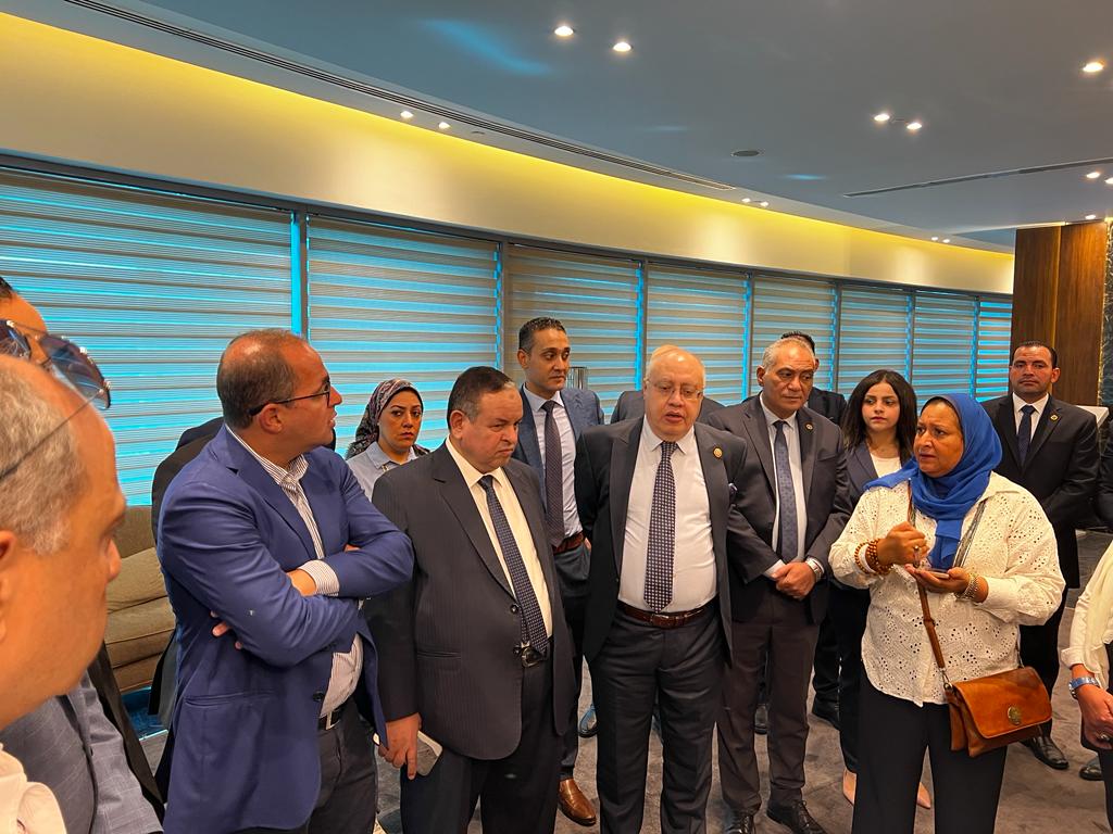 أحمد كجوك نائب وزير المالية والوفد المرافق له زيارته الميدانية إلى شرم الشيخ