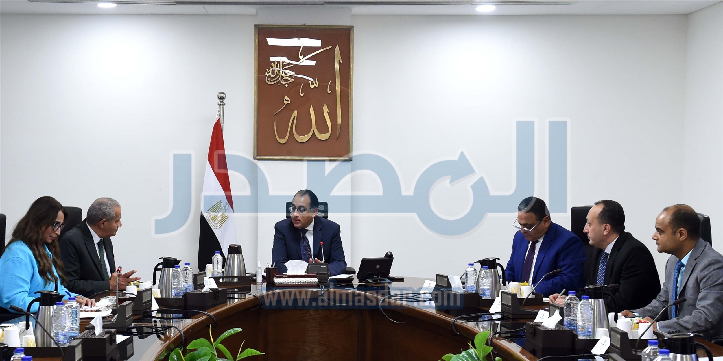 رئيس الوزراء يتابع مع وزير التموين جهود توفير السلع الأساسية للمواطنين