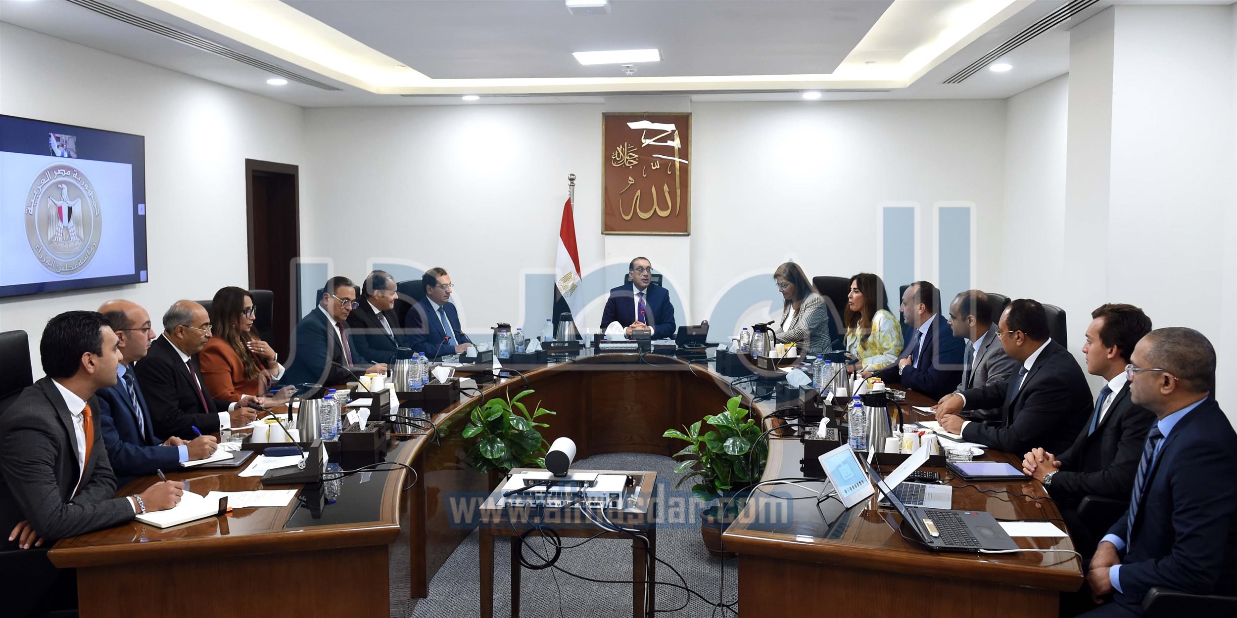 رئيس الوزراء يستعرش انشاء مصنعين للأسمدة الفوسفاتية والسيليكون المعدني