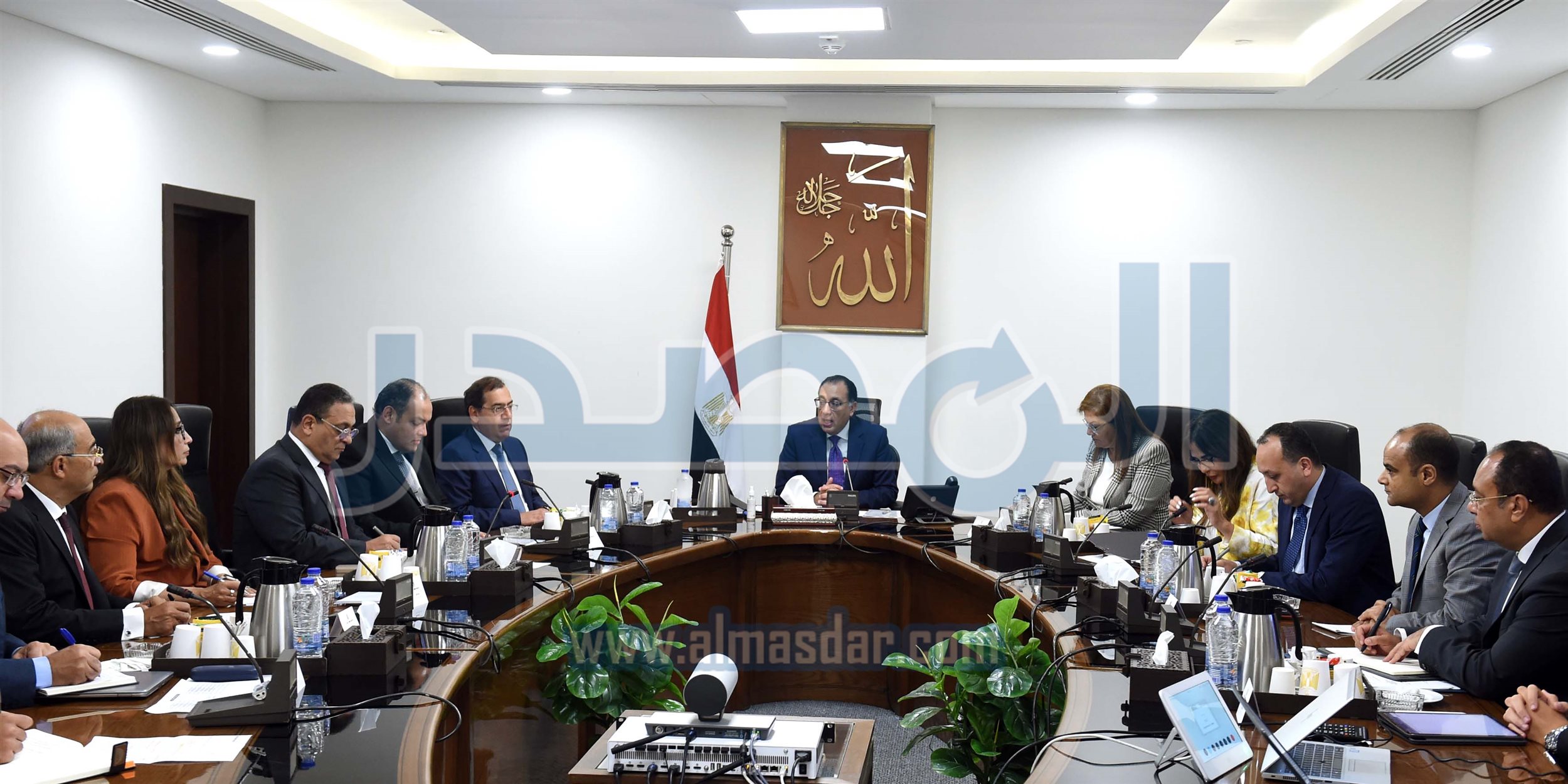 رئيس الوزراء يستعرش انشاء مصنعين للأسمدة الفوسفاتية والسيليكون المعدني