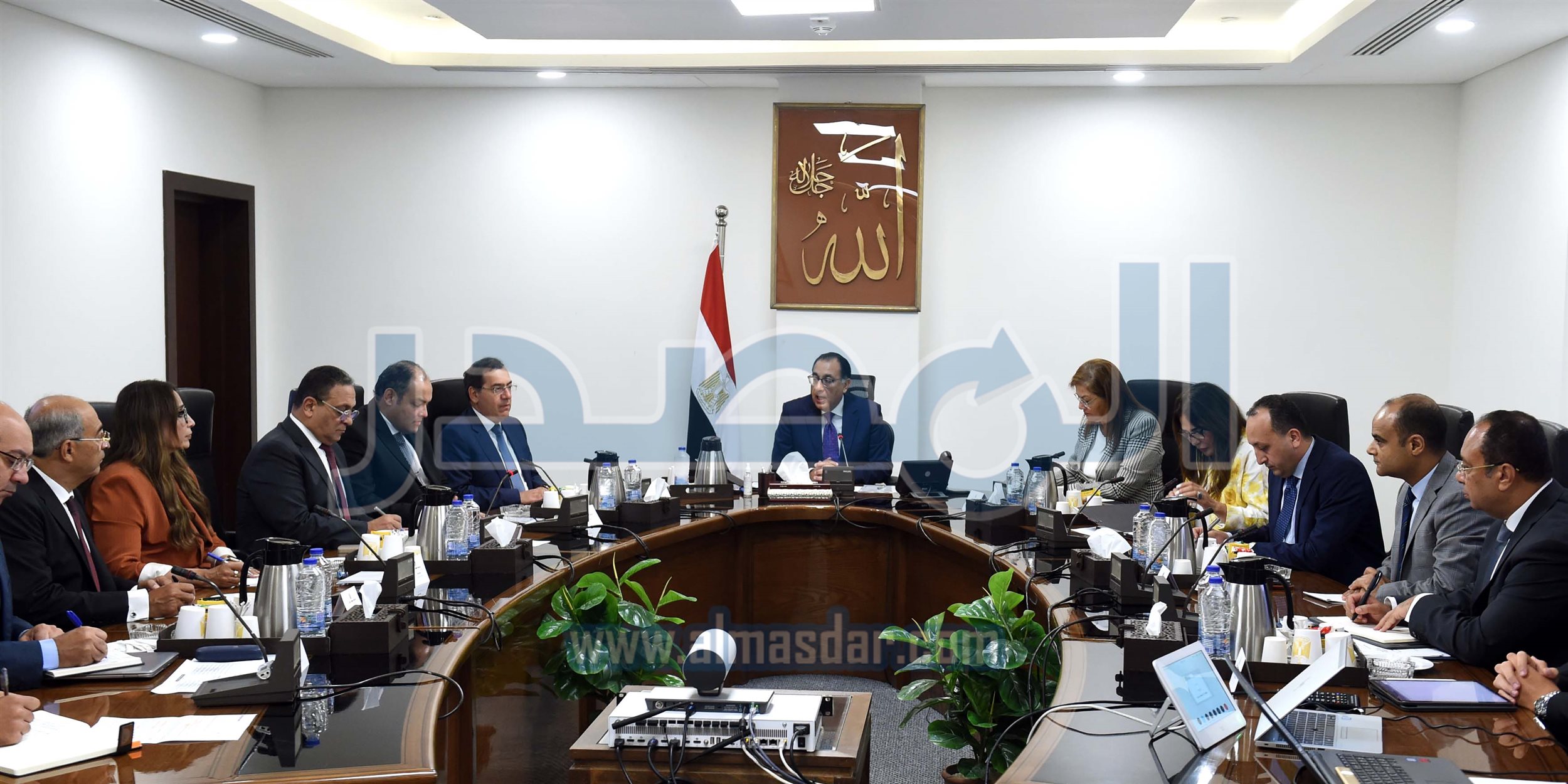 رئيس الوزراء يستعرش انشاء مصنعين للأسمدة الفوسفاتية والسيليكون المعدني