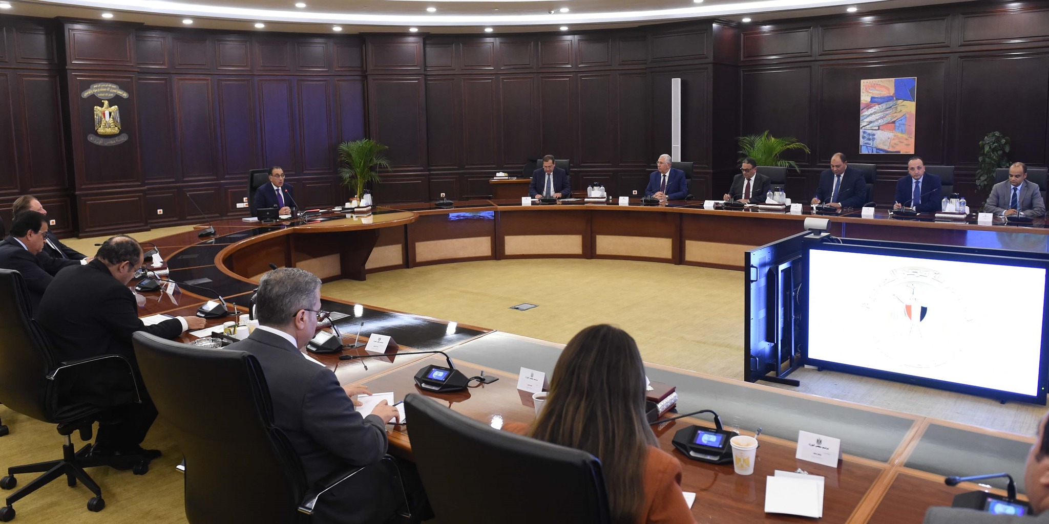 رئيس الوزراء يتابع موقف الإفراج عن السلع والبضائع من الموانئ