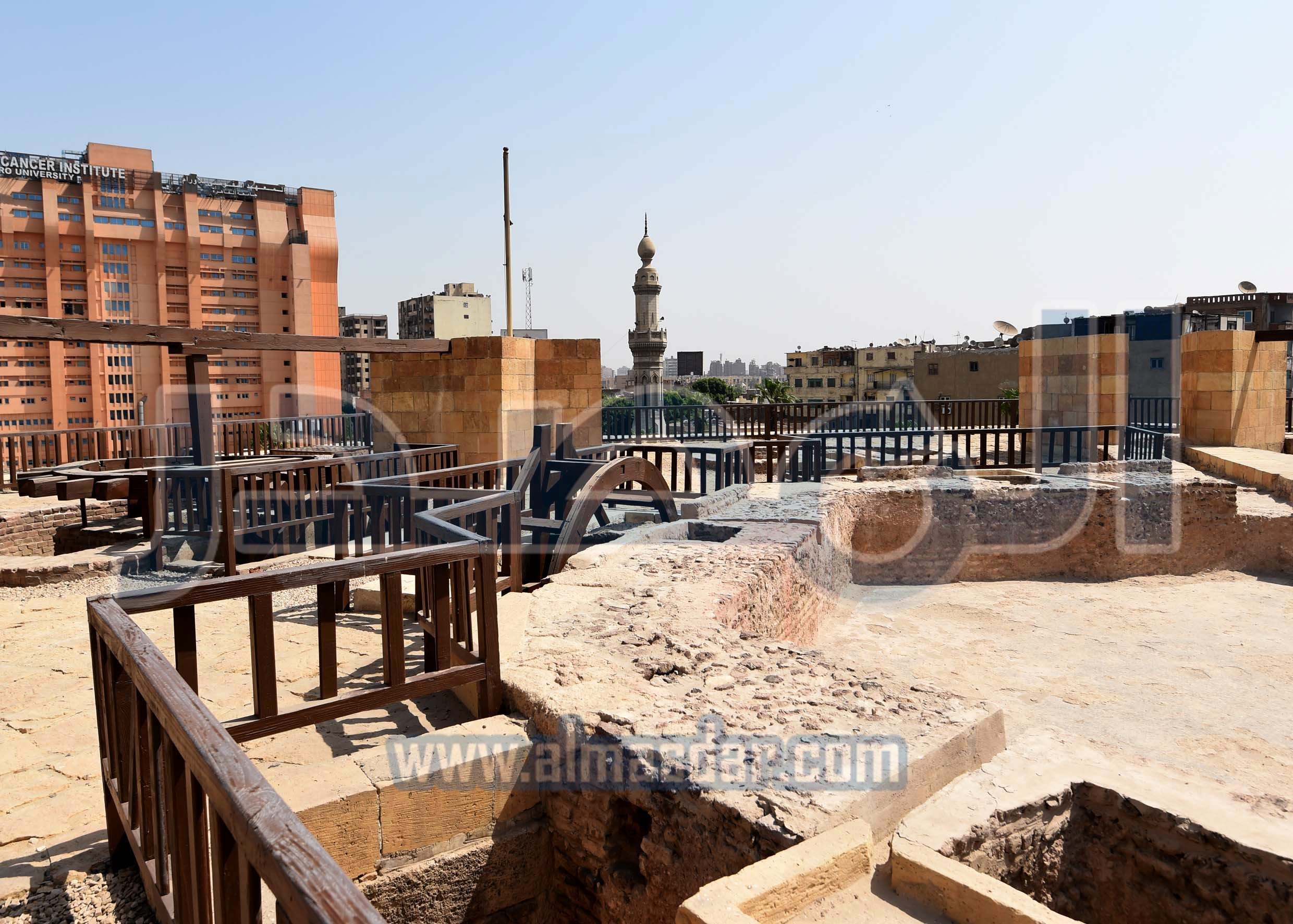 رئيس الوزراء يفتتح ويتفقد عدد من المواقع الأثرية والتراثية