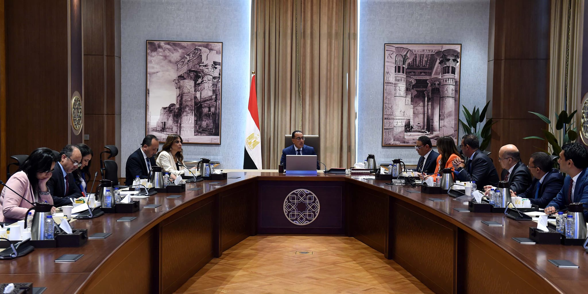 رئيس الوزراء يستعرض تطورات الاستراتيجية الوطنية لصناعة السيارات