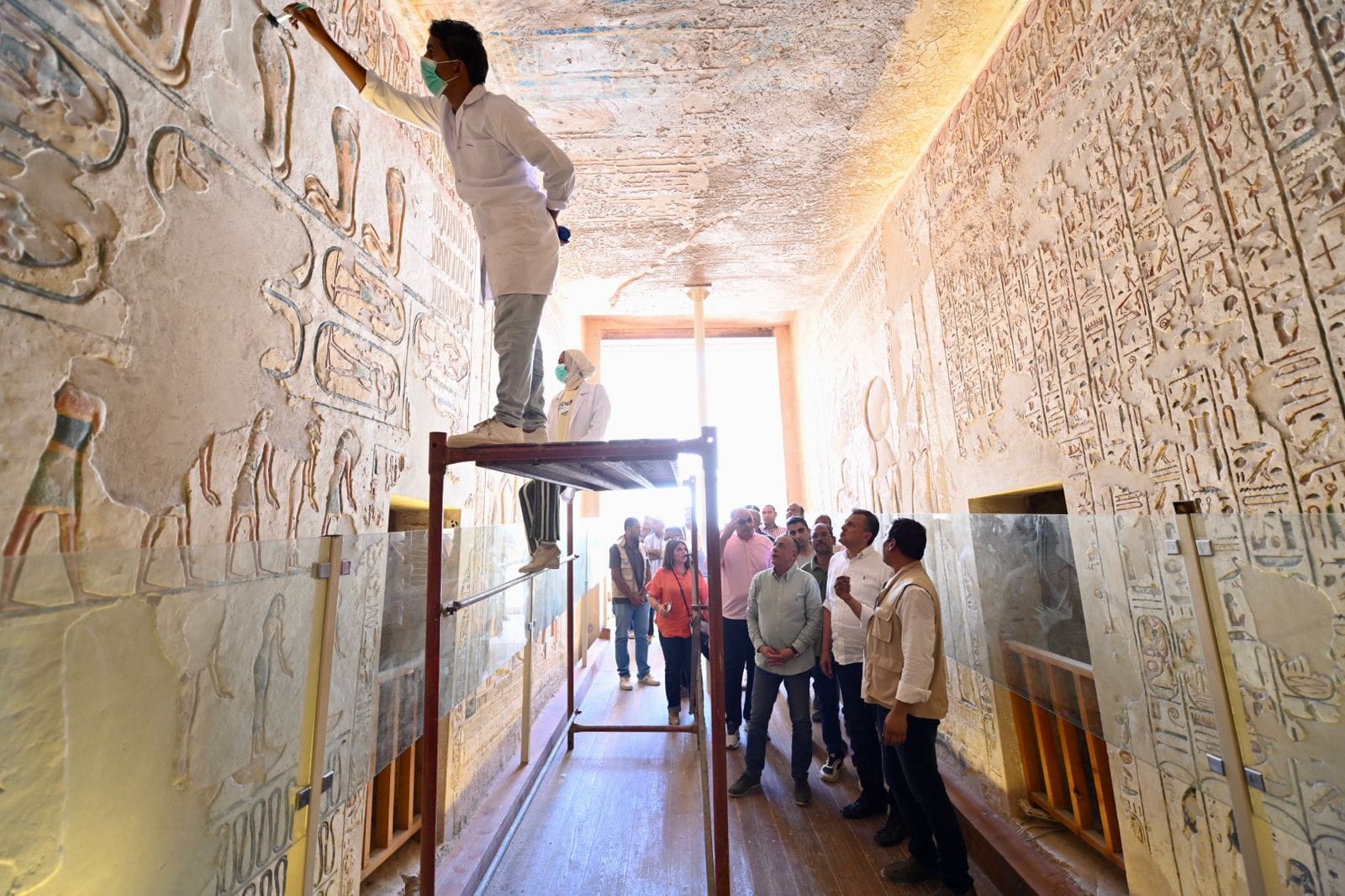 وزير السياحة والآثار يتفقد بعض المواقع الأثرية بالأقصر