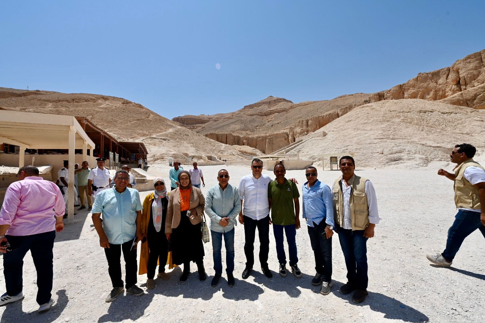 وزير السياحة والآثار يتفقد بعض المواقع الأثرية بالأقصر