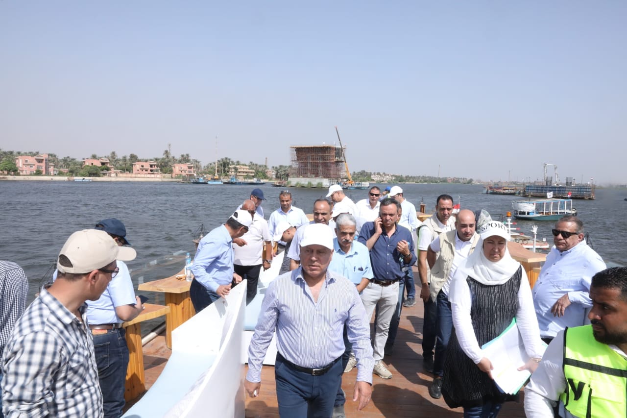 وزير النقل يتفقد مشروع القطار الكهربائى السريع