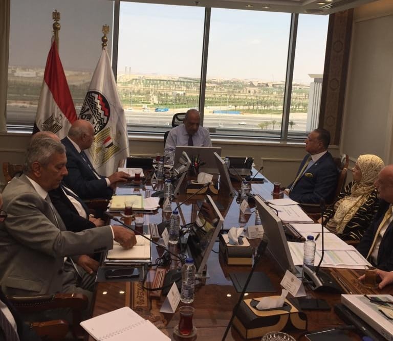 وزير قطاع الأعمال العام يستعرض طرح الفرص الاستثمارية