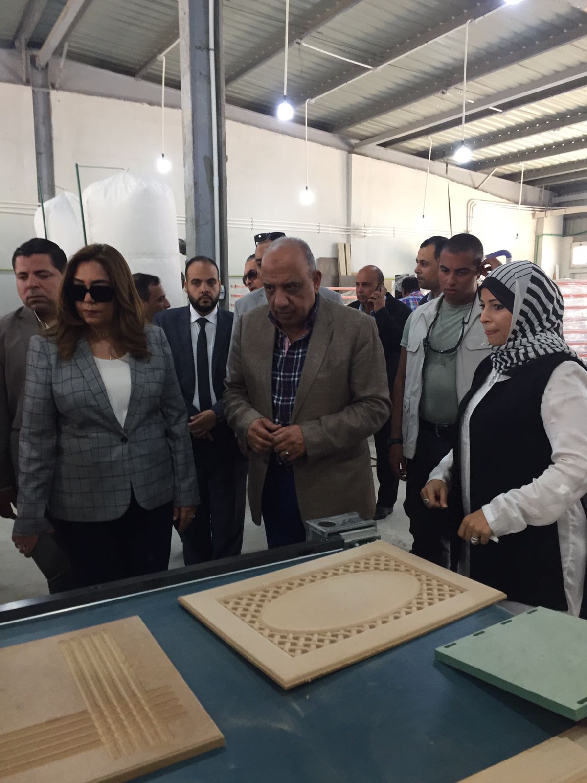 وزير قطاع الأعمال يتفقد مدينة دمياط للأثاث