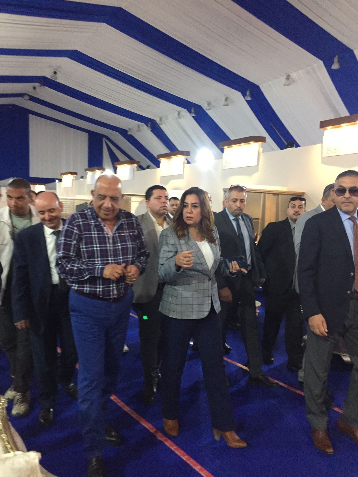 وزير قطاع الأعمال يتفقد مدينة دمياط للأثاث