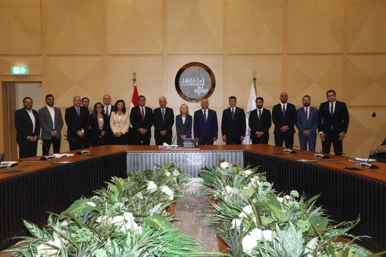 وزير النقل يشهد توقيع عقد مترو