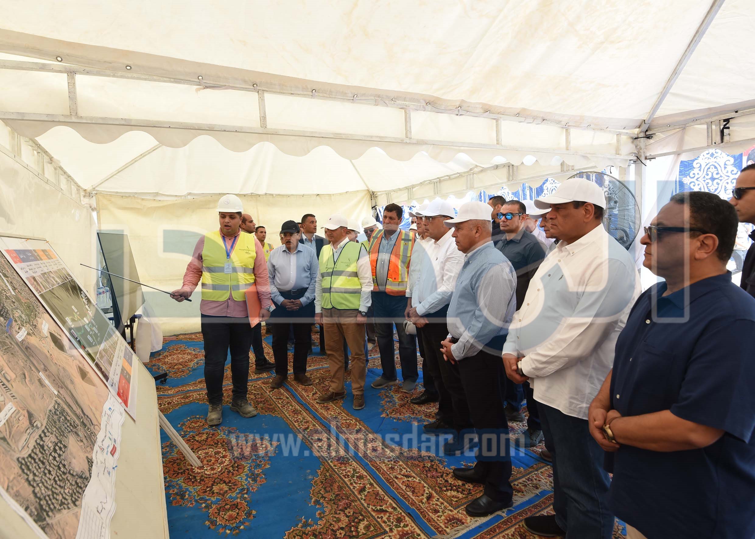 رئيس الوزراء يتفقد الخط الرابع لمترو الأنفاق
