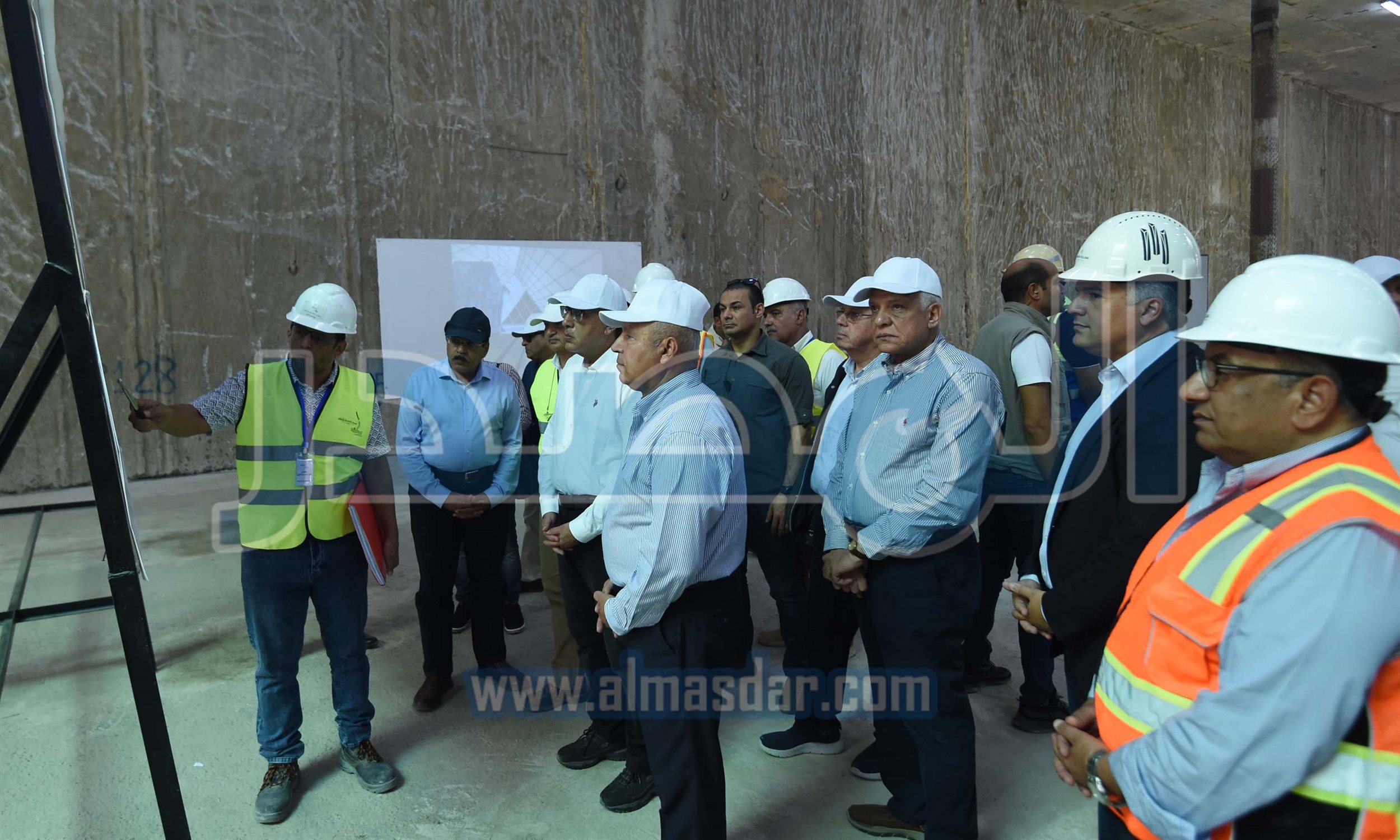 رئيس الوزراء يتفقد الخط الرابع لمترو الأنفاق