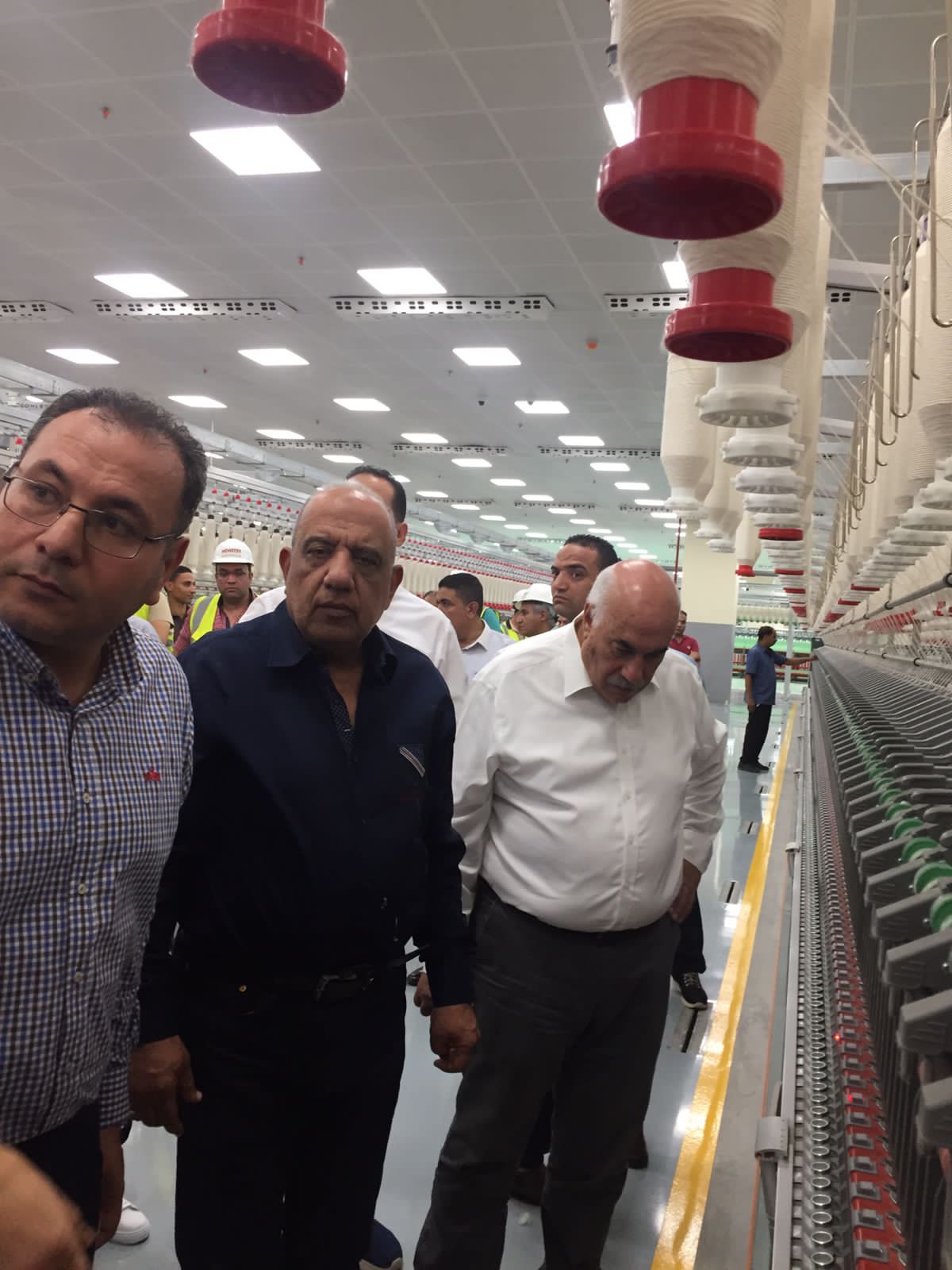 وزير قطاع الأعمال يتفقد شركة مصر للغزل والنسيج