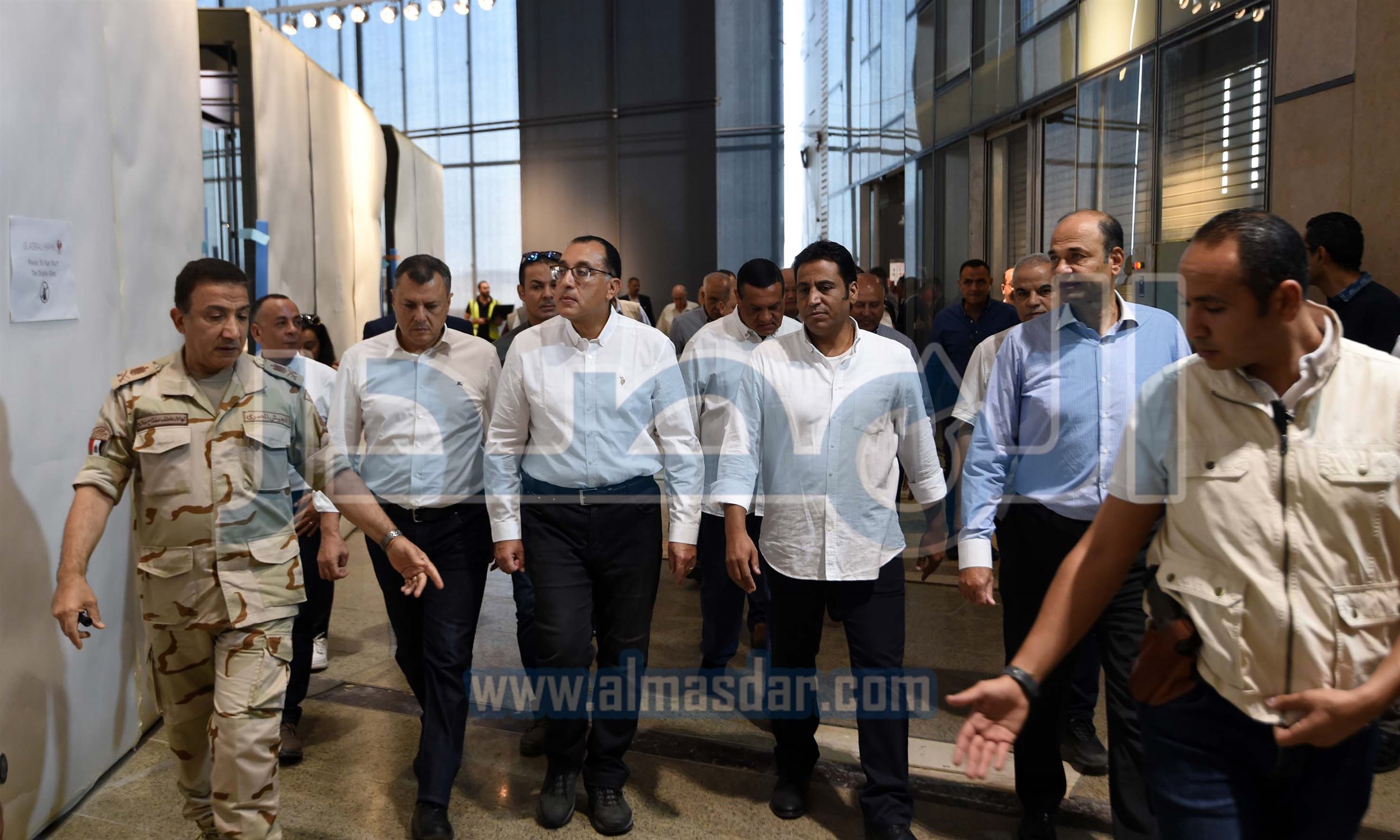 رئيس الوزراء يتفقد سير العمل فى المتحف المصرى الكبير