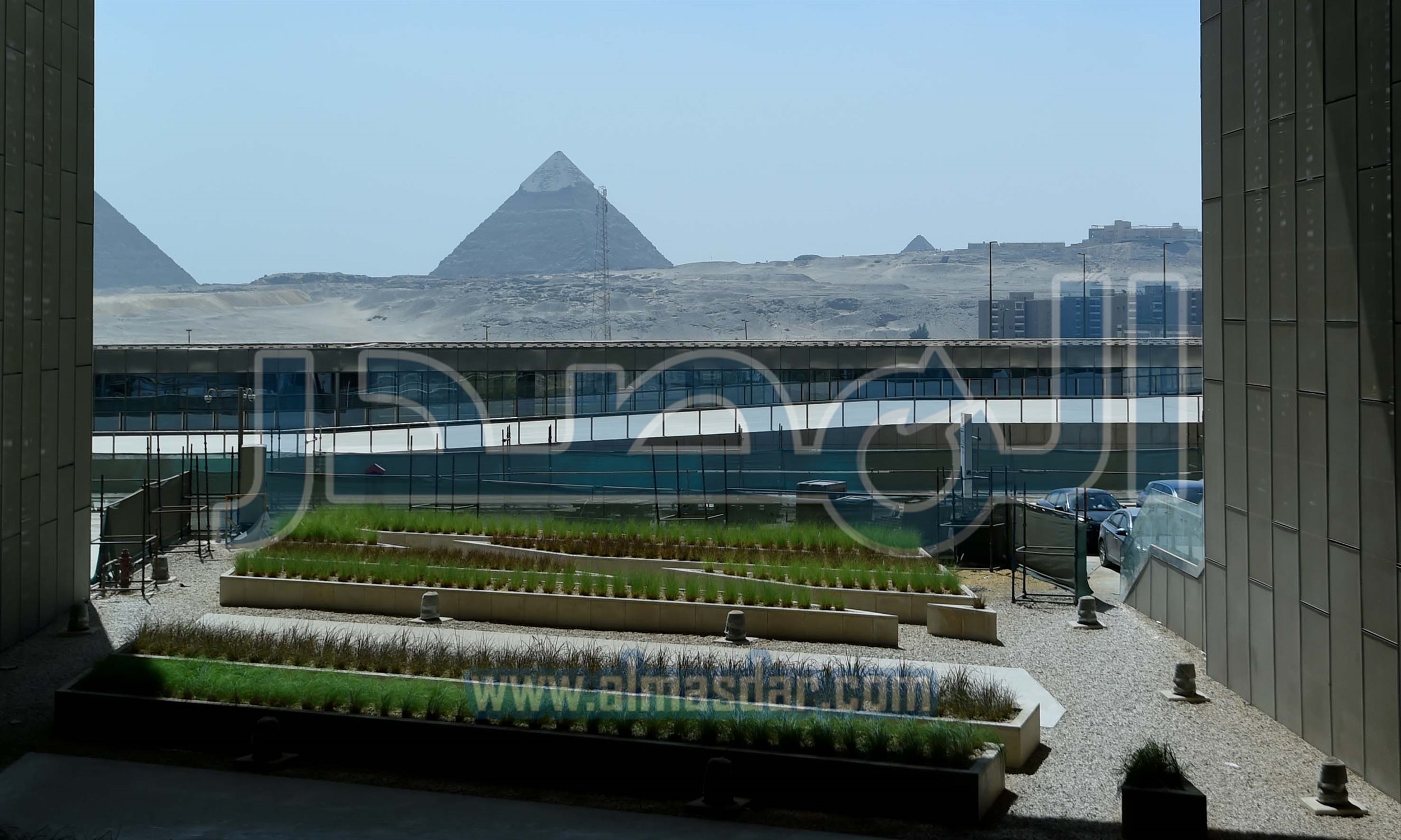 رئيس الوزراء يتفقد سير العمل فى المتحف المصرى الكبير