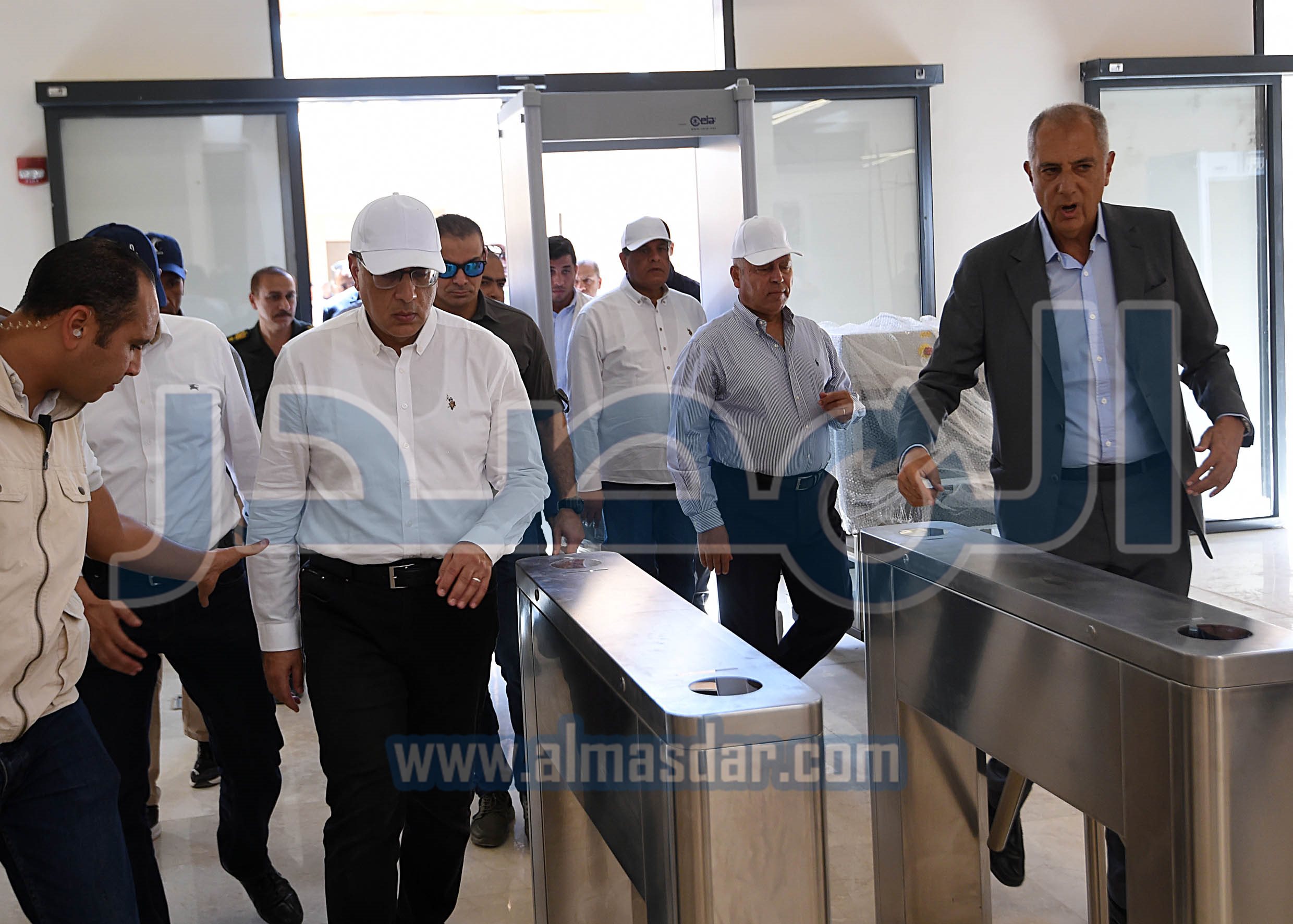 رئيس الوزراء يتفقد أعمال تطوير الخدمات بمنطقة الأهرامات