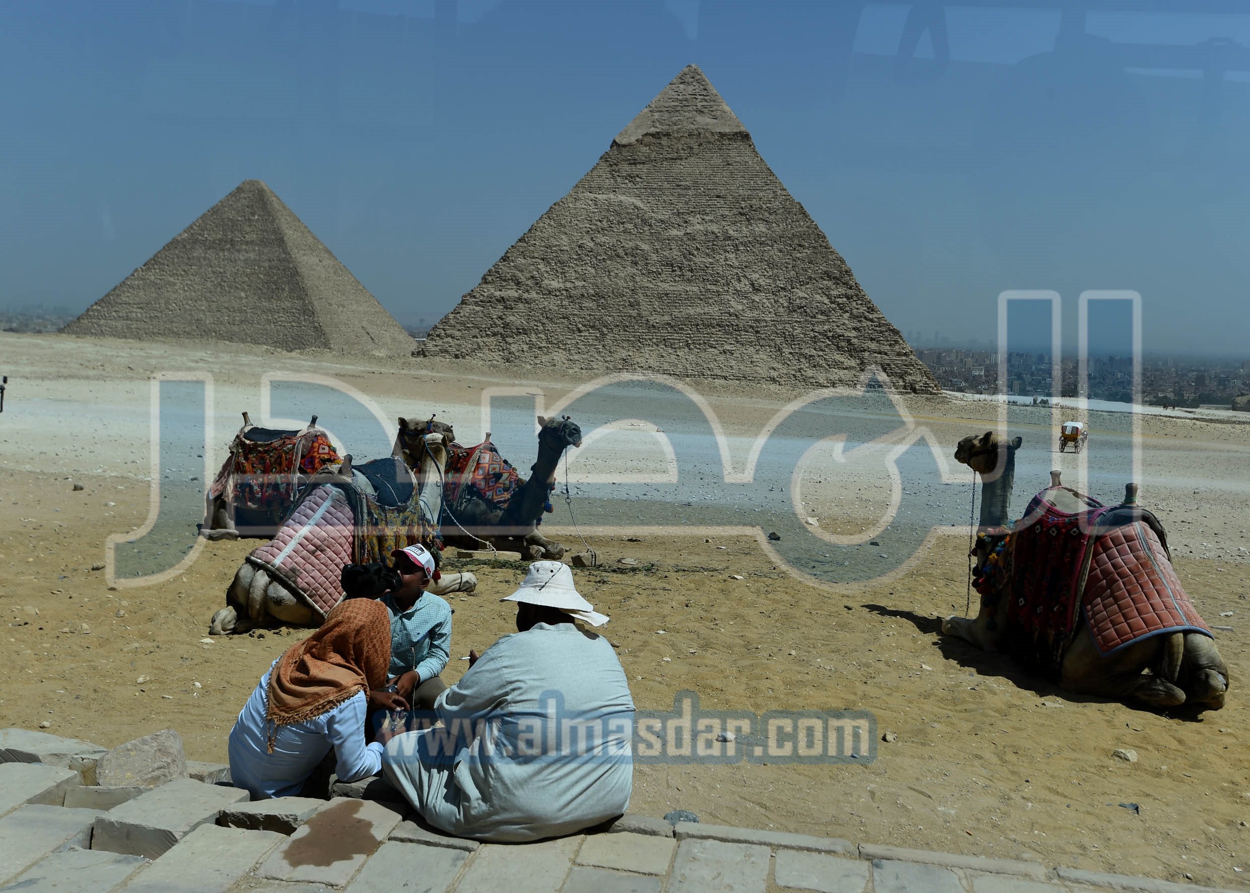 رئيس الوزراء يتفقد أعمال تطوير الخدمات بمنطقة الأهرامات