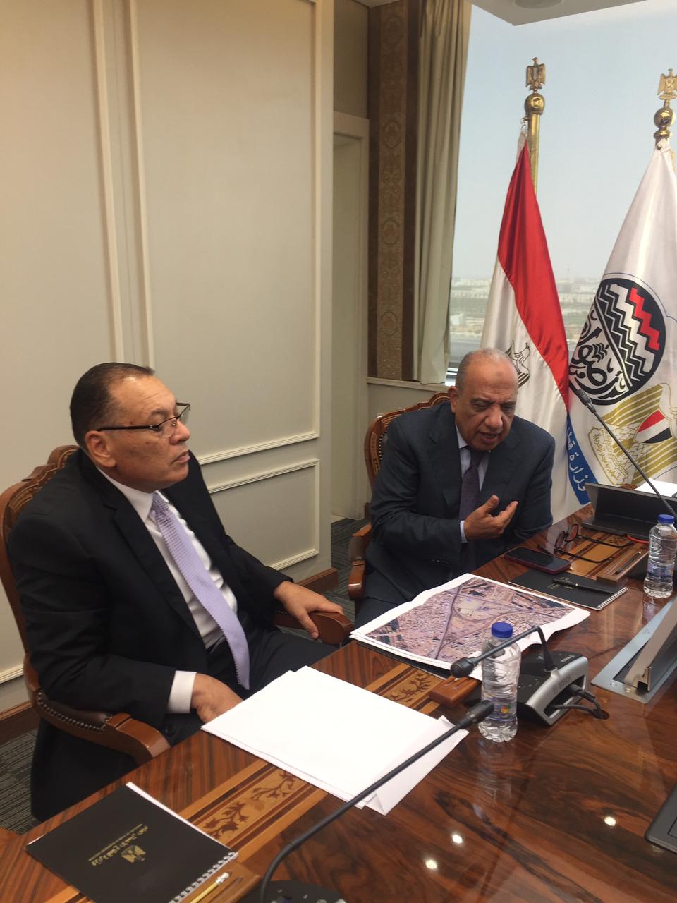 وزير قطاع الأعمال العام فى اجتماع مع محافظ الشرقية