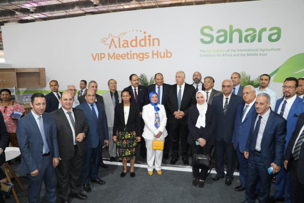 وزير الزراعة يستعرض بعض المشروعات الزراعية العملاقة في مجال التوسع الافقي والراسي