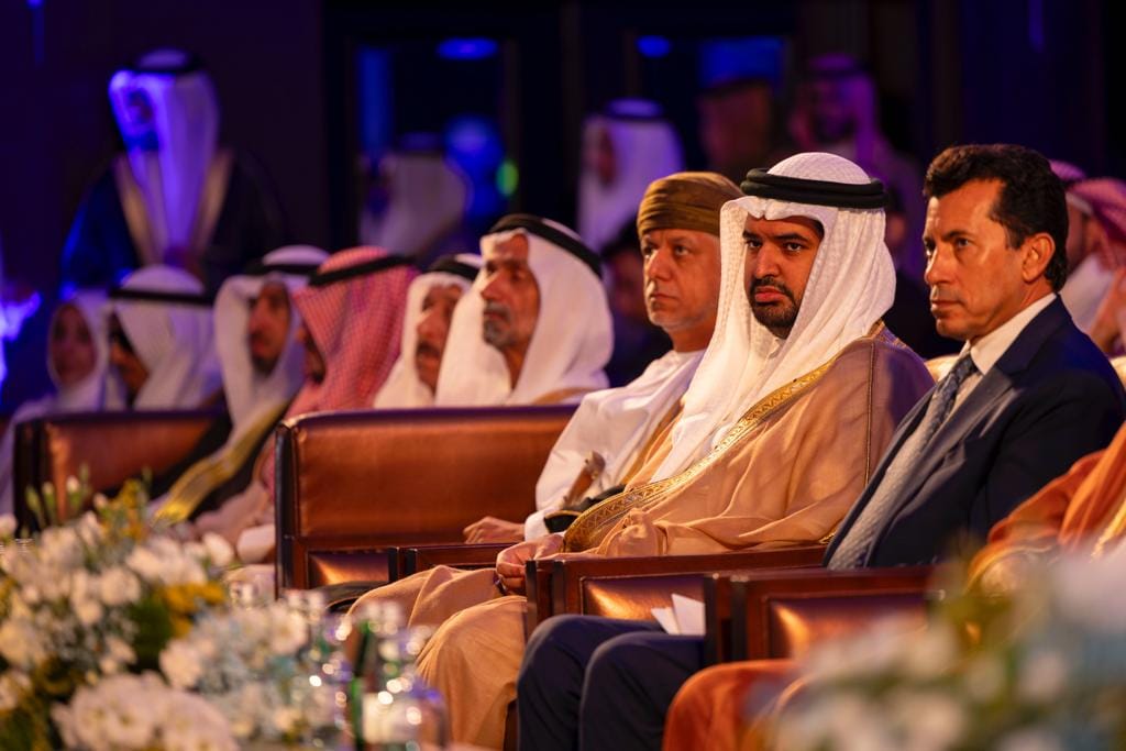 وزير الشباب والرياضة يفوز بجائزة رواد العمل التطوعي بمملكة البحرين