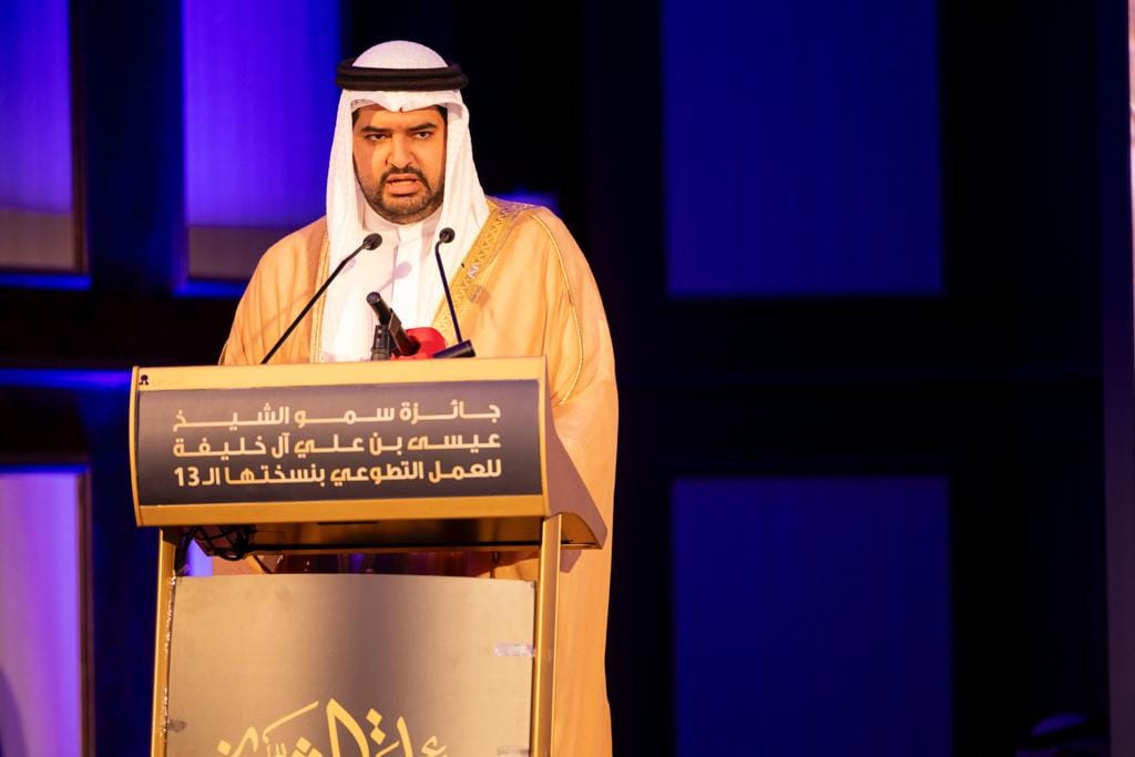 وزير الشباب والرياضة يفوز بجائزة رواد العمل التطوعي بمملكة البحرين